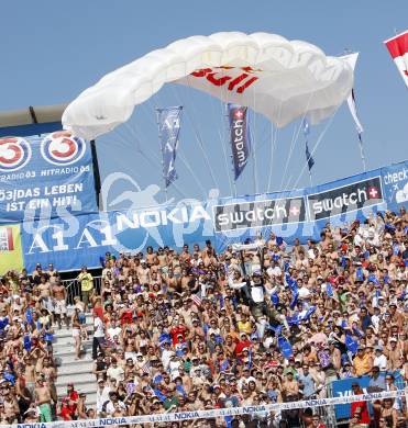 Beachvolleyball. Grand Slam 2008. Fallschirmspringer. Klagenfurt, 3.8.2008.
Copyright Kuess

---
pressefotos, pressefotografie, kuess, qs, qspictures, sport, bild, bilder, bilddatenbank