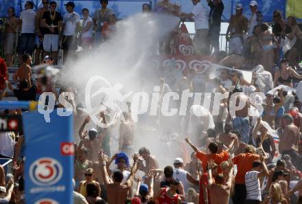 Beachvolleyball. Grand Slam 2008. Fans. Klagenfurt, 3.8.2008.
Copyright Kuess

---
pressefotos, pressefotografie, kuess, qs, qspictures, sport, bild, bilder, bilddatenbank