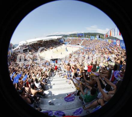 Beachvolleyball. Grand Slam 2008. Fans. Klagenfurt, 3.8.2008.
Copyright Kuess

---
pressefotos, pressefotografie, kuess, qs, qspictures, sport, bild, bilder, bilddatenbank