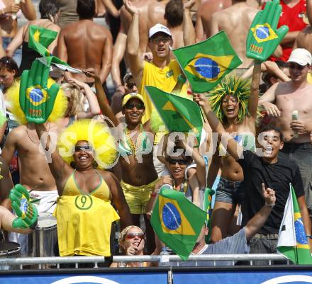 Beachvolleyball. Grand Slam 2008. Fans aus Brasilien. Klagenfurt, 31.7.2008.
Copyright Kuess

---
pressefotos, pressefotografie, kuess, qs, qspictures, sport, bild, bilder, bilddatenbank