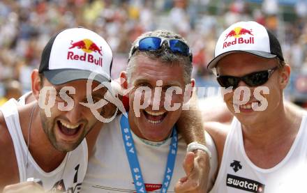 Beachvolleyball. Grand Slam 2008. Jubel DOPPLER Clemens, Trainer Marco Solustri,  GARTMAYER Peter  (AUT). Klagenfurt, 31.7.2008.
Copyright Kuess

---
pressefotos, pressefotografie, kuess, qs, qspictures, sport, bild, bilder, bilddatenbank