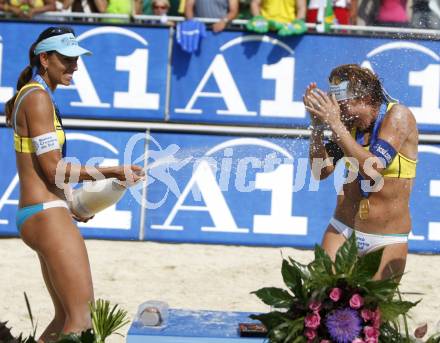 Beachvolleyball. Grand Slam 2008. Ana Paula Conelly, Bede Shelda (BRA ). Klagenfurt, 31.7.2008.
Copyright Kuess

---
pressefotos, pressefotografie, kuess, qs, qspictures, sport, bild, bilder, bilddatenbank