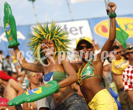 Beachvolleyball. Grand Slam 2008. Brasilien Fans. Klagenfurt, 31.7.2008.
Copyright Kuess

---
pressefotos, pressefotografie, kuess, qs, qspictures, sport, bild, bilder, bilddatenbank