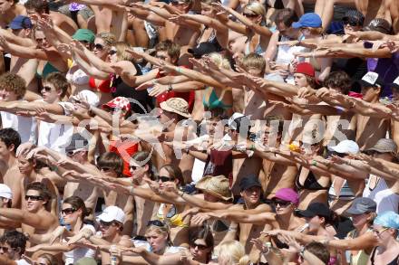 Beachvolleyball. Grand Slam 2008. Fans. Klagenfurt, 3.8.2008.
Copyright Kuess

---
pressefotos, pressefotografie, kuess, qs, qspictures, sport, bild, bilder, bilddatenbank