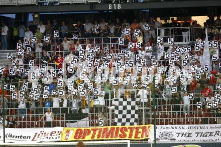 Fussball tipp3 Bundesliga. SK Austria Kaernten gegen SK Sturm Graz. Gedenkminute fuer Adam Ledwon.
Copyright Kuess

---
pressefotos, pressefotografie, kuess, qs, qspictures, sport, bild, bilder, bilddatenbank