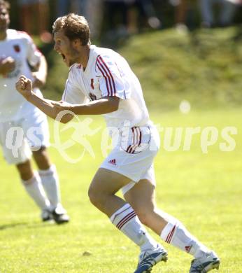 Fussball Kaerntner Liga.ATUS Ferlach gegen SVG Bleiburg. Torjubel Gerd Tragner (Ferlach).Ferlach, am 9.8.2008.
Foto: Kuess

---
pressefotos, pressefotografie, kuess, qs, qspictures, sport, bild, bilder, bilddatenbank