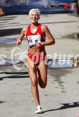 Halbmarathon. Kaernten laeuft. Zieleinlauf. Gradwohl Eva . Klagenfurt, 24.8.2008
Copyright Kuess

---
pressefotos, pressefotografie, kuess, qs, qspictures, sport, bild, bilder, bilddatenbank