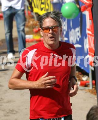 Halbmarathon. Kaernten laeuft. Zieleinlauf. Peter Kaiser. Klagenfurt, 24.8.2008
Copyright Kuess

---
pressefotos, pressefotografie, kuess, qs, qspictures, sport, bild, bilder, bilddatenbank