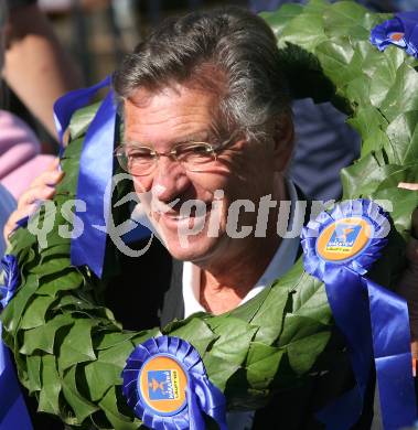 Halbmarathon. Kaernten laeuft. Zieleinlauf. Bürgermeister Harald Scheucher. Klagenfurt, 24.8.2008
Copyright Kuess

---
pressefotos, pressefotografie, kuess, qs, qspictures, sport, bild, bilder, bilddatenbank