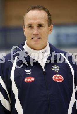EBEL. Eishockey Bundesliga. Mannschaftsfototermin VSV. Trainer Larry Huras. Villach, am 2.9.2008.
Foto: Kuess

---
pressefotos, pressefotografie, kuess, qs, qspictures, sport, bild, bilder, bilddatenbank
