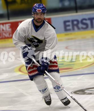 EBEL. Eishockey Bundesliga. Mannschaftsfototermin VSV. Justin Mapletoft. Villach, am 2.9.2008.
Foto: Kuess

---
pressefotos, pressefotografie, kuess, qs, qspictures, sport, bild, bilder, bilddatenbank