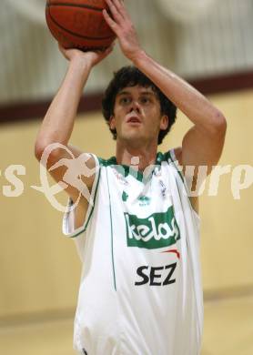 Basketball. Bundesliga. Testspiel. Woertherseepiraten gegen Kapfenberg. Erik Rhinehart (Piraten). Klagenfurt, 20.9.2008.
Foto: Kuess

---
pressefotos, pressefotografie, kuess, qs, qspictures, sport, bild, bilder, bilddatenbank