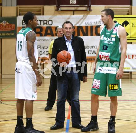 Basketball. Bundesliga. Testspiel. Woertherseepiraten gegen Karpfenberg. Justin Marshall (Piraten), Buergermeister Seifried, Corey Hallett (Kapfenberg) . Klagenfurt, 20.9.2008.
Foto: Kuess

---
pressefotos, pressefotografie, kuess, qs, qspictures, sport, bild, bilder, bilddatenbank