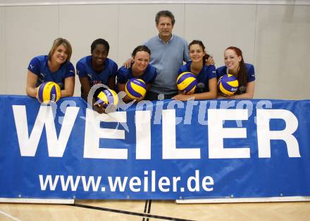 Volleyball Bundesliga. MEVZA. ATSC Sparkasse Wildcats. Emily Haas, Victoria Brown,  Lauren Evans, Obmann Josef Joe Laibacher, Lina Gorbach, Missie Stidham. Klagenfurt, am 23.9.2008.
Foto: Kuess

---
pressefotos, pressefotografie, kuess, qs, qspictures, sport, bild, bilder, bilddatenbank