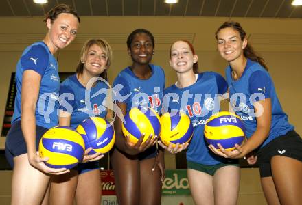 Volleyball Bundesliga, MEVZA. ATSC Sparkasse Wildcats Neuzugaenge. Lauren Evans, Emily Haas, Victoria Brown, Missie Stidham, Lina Gorbach. Klagenfurt, am 23.9.2008.
Foto: Kuess
---
pressefotos, pressefotografie, kuess, qs, qspictures, sport, bild, bilder, bilddatenbank
