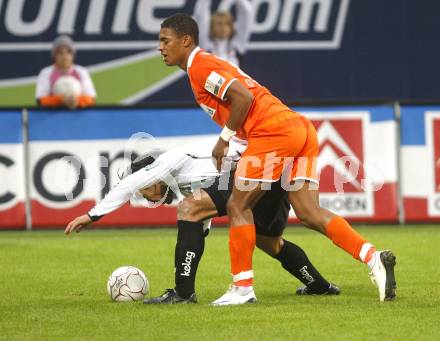 Fussball. Tipp3-Bundesliga. SK Austria Kelag Kaernten  gegen FK Austria Wien. Carlos Chaile (Austria Kaernten), Ruben Okotie (Wien). Klagenfurt, 27.9.2008. 
Copyright Kuess

---
pressefotos, pressefotografie, kuess, qs, qspictures, sport, bild, bilder, bilddatenbank