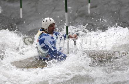 Kaerntner Landesmeisterschaften Wildwasser. Kajak. Norbert Sattler (KV klagenfurt, AUT). Silbermedaillengewiiner bei der Sommerolympiade 1972. Klagenfurt - Gurkerbruecke, 28.9.2008.
Foto: Kuess


---
pressefotos, pressefotografie, kuess, qs, qspictures, sport, bild, bilder, bilddatenbank