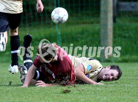 Fussball. Unterliga Ost. DSG Sele/Zell gegen Globasnitz. Oraze Peter (Zell), Erich Slanitz (Globasnitz). Zell, 28.9.2008.
Foto: Kuess Nadja
---
pressefotos, pressefotografie, kuess, qs, qspictures, sport, bild, bilder, bilddatenbank