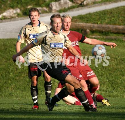 Fussball. Unterliga Ost. DSG Sele/Zell gegen Globasnitz. Sadjak Alois, Kelih Miran (Zell), Kowatsch Juergen (Globasnitz). Zell, 28.9.2008.
Foto: Kuess Nadja
---
pressefotos, pressefotografie, kuess, qs, qspictures, sport, bild, bilder, bilddatenbank