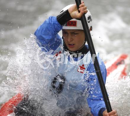 Kaerntner Landesmeisterschaften Wildwasser. Kajak. Anna Jerabek. Klagenfurt - Gurkerbruecke, 28.9.2008.
Foto: Kuess

---
pressefotos, pressefotografie, kuess, qs, qspictures, sport, bild, bilder, bilddatenbank