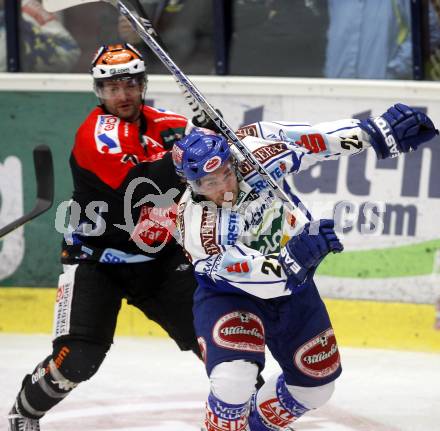 EBEL.  Eishockey Bundesliga. EC Pasut VSV gegen HC TWK Innsbruck. Nikolas Petrik (VSV), Rich Brennan (Innsbruck). Villach, am 30.9.2008.
Foto: Kuess

---
pressefotos, pressefotografie, kuess, qs, qspictures, sport, bild, bilder, bilddatenbank