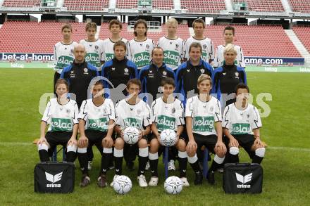 Fussball Bundesliga. Fussballakademie SK Austria Kaernten U16. BNZ. Bundesnachwuchszentrum. Sitzend von links: Fabian Miesenboeck, Gerfried Einspieler, Petar Maric, Christian Groinig, Marco Hartlieb, Enes Brdjanovic. Stehend 2. Reihe von links: Masseur Peter Krenz, Reha-Trainer Guenter Stoxreiter, Trainer Robert Schweiger, Helfried Plieschnegger, Individualtrainer Sabine Gruber. Stehend 3. Reihe von links: Peter Kitic, Manuel Malle, Matthias Gangl, Franz-Vinzenz Zimmermann, Bernhard Gassler, Daniel Wulz, Manfred Ogris. Klagenfurt, am 16.9.2008.
Foto: Kuess   
---
pressefotos, pressefotografie, kuess, qs, qspictures, sport, bild, bilder, bilddatenbank