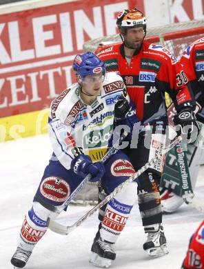 EBEL.  Eishockey Bundesliga. EC Pasut VSV gegen HC TWK Innsbruck. Jonathan Ferland (VSV), Herbert Hohenberger (Innsbruck). Villach, am 30.9.2008.
Foto: Kuess

---
pressefotos, pressefotografie, kuess, qs, qspictures, sport, bild, bilder, bilddatenbank