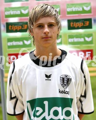 Fussball Bundesliga. Fussball Akademie SK Austria Kaernten U17. BNZ. Bundesnachwuchszentrum. Kevin Winkler. Klagenfurt, am 16.9.2008.
Foto: Kuess 
---
pressefotos, pressefotografie, kuess, qs, qspictures, sport, bild, bilder, bilddatenbank