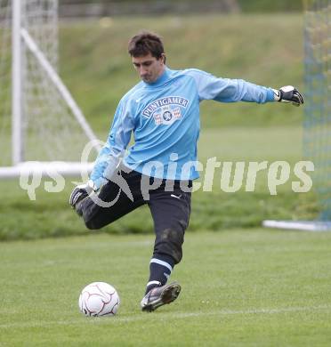Fussball. Kaerntner Liga. SK Austria Kelag Kärnten 1b gegen FC-WR Nussdorf/Debant A. Daniel Huber (Nussdorf). Klagenfurt, 27.9.2008. 
Copyright Kuess

---
pressefotos, pressefotografie, kuess, qs, qspictures, sport, bild, bilder, bilddatenbank