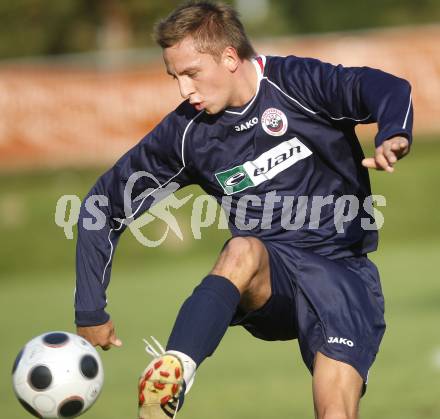 Fussball. Tipp3-Bundesliga. Unterliga Ost. Ludmannsdorf gegen Ruden. Johannes Kroepfl (Ludmannsdorf). Ludmannsdorf, am 28.9.2008. 
Foto: Kuess

---
pressefotos, pressefotografie, kuess, qs, qspictures, sport, bild, bilder, bilddatenbank