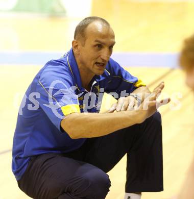 Volleyball. MEVZA. Aich/Dob gegen Kaposvar. Trainer Miroslav Palgut (Aich). Prevalje, 11.10.2008.
Foto: Kuess

---
pressefotos, pressefotografie, kuess, qs, qspictures, sport, bild, bilder, bilddatenbank