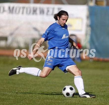 Fussball. Kaerntner Liga. Sittersdorf gegen VSV. Schuri Arno (VSV). Sittersdorf, 12.10.2008.
Foto: Kuess
---
pressefotos, pressefotografie, kuess, qs, qspictures, sport, bild, bilder, bilddatenbank