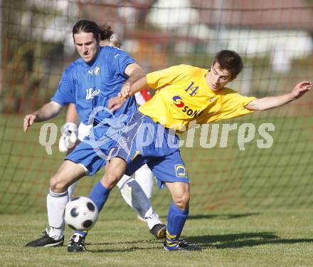 Fussball. Kaerntner Liga. Sittersdorf gegen VSV. Nuhanovic Samir (Sittersdorf), Schuri Arno (VSV). Sittersdorf, 12.10.2008.
Foto: Kuess
---
pressefotos, pressefotografie, kuess, qs, qspictures, sport, bild, bilder, bilddatenbank