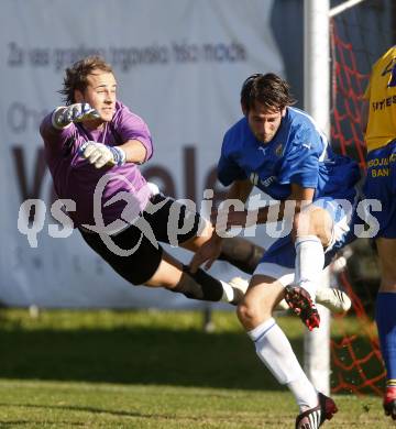 Fussball. Kaerntner Liga. Sittersdorf gegen VSV.  Harald Wogrin (Sittersdorf), Ramusch Mario (VSV). Sittersdorf, 12.10.2008.
Foto: Kuess
---
pressefotos, pressefotografie, kuess, qs, qspictures, sport, bild, bilder, bilddatenbank