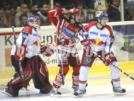 EBEL. Eishockey Bundesliga. EC KAC gegen Red Bull Salzburg. Warren Norris (KAC), Jordan Parise, Matthias Trattnig (Salzburg). Klagenfurt, am 12.10.2008.
Foto: Kuess

---
pressefotos, pressefotografie, kuess, qs, qspictures, sport, bild, bilder, bilddatenbank