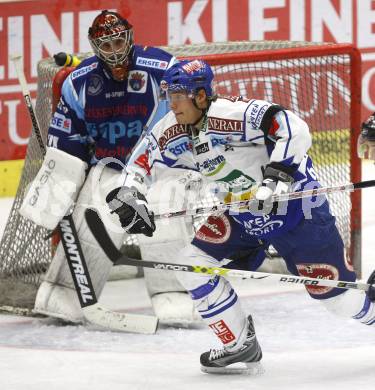 EBEL. Eishockey Bundesliga. VSV gegen Alba Volan. Thomas Raffl (VSV),  Levente Szupper (Alba Volan). Villach, am 12.10.2008.
Foto: Kuess

---
pressefotos, pressefotografie, kuess, qs, qspictures, sport, bild, bilder, bilddatenbank