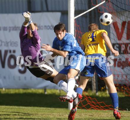 Fussball. Kaerntner Liga. Sittersdorf gegen VSV. Harald Wogrin, Woschitz Daniel (Sittersdorf), Ramusch Mario (VSV). Sittersdorf, 12.10.2008.
Foto: Kuess
---
pressefotos, pressefotografie, kuess, qs, qspictures, sport, bild, bilder, bilddatenbank