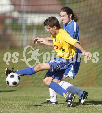 Fussball. Kaerntner Liga. Sittersdorf gegen VSV. Nuhanovic Samir (Sittersdorf), Schuri Arno (VSV). Sittersdorf, 12.10.2008.
Foto: Kuess
---
pressefotos, pressefotografie, kuess, qs, qspictures, sport, bild, bilder, bilddatenbank