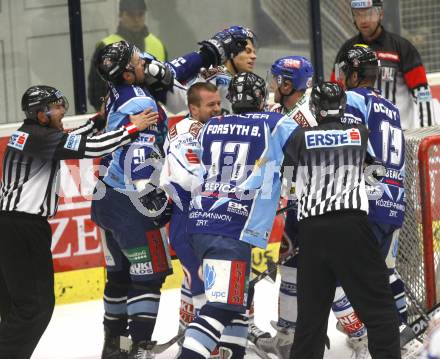 EBEL. Eishockey Bundesliga. VSV gegen Alba Volan. Schlaegerei. Villach, am 12.10.2008.
Foto: Kuess

---
pressefotos, pressefotografie, kuess, qs, qspictures, sport, bild, bilder, bilddatenbank