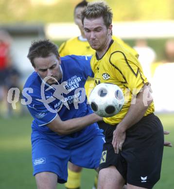 Fussball Unterliga West. Magdalener SC gegen SV Sachsenburg. Juergen Aigner (Magdalen), Hermann Supersperg (Sachsenburg). Magdalen, am 12.10.2008.
Foto: Kuess  
---
pressefotos, pressefotografie, kuess, qs, qspictures, sport, bild, bilder, bilddatenbank