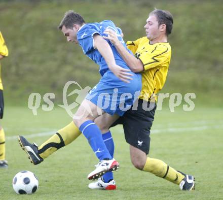 Fussball Unterliga West. Magdalener SC gegen SV Sachsenburg. Mario Maric (Magdalen), Muhibija Spahic (Sachsenburg). Magdalen, am 12.10.2008.
Foto: Kuess  
---
pressefotos, pressefotografie, kuess, qs, qspictures, sport, bild, bilder, bilddatenbank