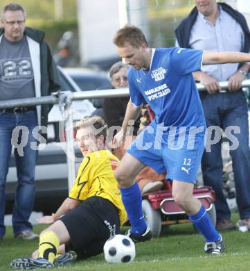 Fussball Unterliga West. Magdalener SC gegen SV Sachsenburg. Juergen Aigner (Magdalen), Hermann Supersperg (Sachsenburg). Magdalen, am 12.10.2008.
Foto: Kuess  
---
pressefotos, pressefotografie, kuess, qs, qspictures, sport, bild, bilder, bilddatenbank