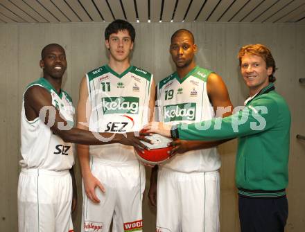 Basketball Bundesliga. Woerthersee Piraten Neuzugaenge. Hartley Brandon, Rhinehart Erik, Harper Michael, Mathias Fischer. Klagenfurt, am 14.10.2008.
Foto: Kuess
---
pressefotos, pressefotografie, kuess, qs, qspictures, sport, bild, bilder, bilddatenbank