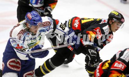 EBEL. Eishockey Bundesliga. EC VSV gegen EV Vienna Capitals. Jonathan Ferland, (VSV),  Mario Altmann  (Vienna). Villach, am 17.10.2008.
Foto: Kuess

---
pressefotos, pressefotografie, kuess, qs, qspictures, sport, bild, bilder, bilddatenbank