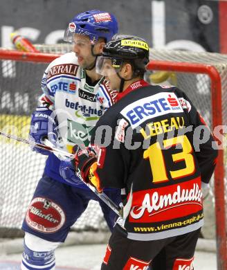 EBEL. Eishockey Bundesliga. EC VSV gegen EV Vienna Capitals. Darell Scoville, (VSV), Patrick Lebeau  (Vienna). Villach, am 17.10.2008.
Foto: Kuess

---
pressefotos, pressefotografie, kuess, qs, qspictures, sport, bild, bilder, bilddatenbank