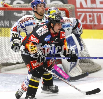 EBEL. Eishockey Bundesliga. EC VSV gegen EV Vienna Capitals. Mickey Elick, (VSV), Sean Selmser (Vienna). Villach, am 17.10.2008.
Foto: Kuess

---
pressefotos, pressefotografie, kuess, qs, qspictures, sport, bild, bilder, bilddatenbank
