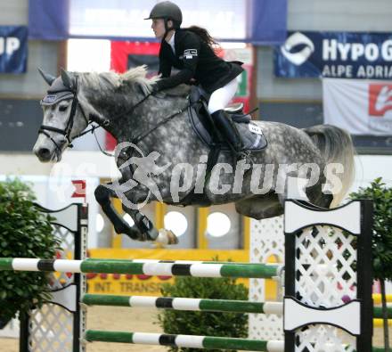 Fest der Pferde. Andrea Skorianz-Jenul auf Clayden (AUT). Klagenfurt, am 18.10.2008.
Foto: Nadja Kuess
---
pressefotos, pressefotografie, kuess, qs, qspictures, sport, bild, bilder, bilddatenbank