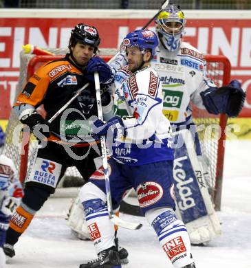 EBEL. Eishockey Bundesliga. VSV gegen Graz. Darell Scoville, (VSV), Toni Iob (Graz). Klagenfurt, am 21.10.2008.
Foto: Kuess 
Foto: Kuess

---
pressefotos, pressefotografie, kuess, qs, qspictures, sport, bild, bilder, bilddatenbank