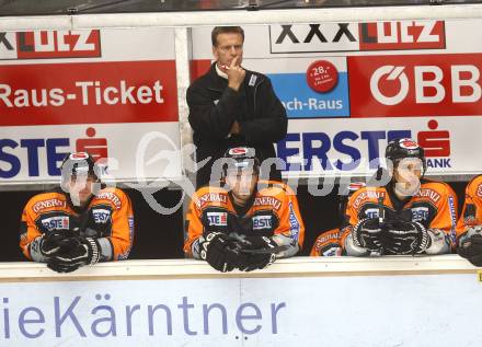 EBEL. Eishockey Bundesliga. VSV gegen Graz. Spielerbank, Trainer Bill Gilligan (Graz). Villach, am 21.10.2008.
Foto: Kuess 
Foto: Kuess

---
pressefotos, pressefotografie, kuess, qs, qspictures, sport, bild, bilder, bilddatenbank