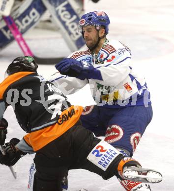 EBEL. Eishockey Bundesliga. VSV gegen Graz. Darell Scoville (VSV),  Nick Kuiper (Graz). Villach, am 21.10.2008.
Foto: Kuess 
Foto: Kuess

---
pressefotos, pressefotografie, kuess, qs, qspictures, sport, bild, bilder, bilddatenbank